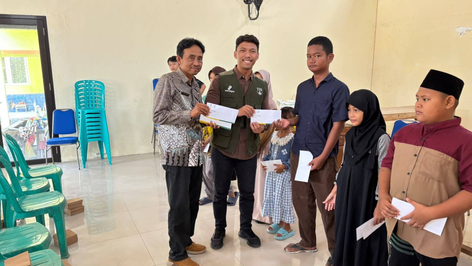 TIS Energy Hadir Lebih Dekat: Berbagi Dan Berkontribusi Untuk Masyarakat Sekitar